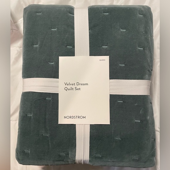 Nordstrom Bedding Nordstrom Velvet Dream Quilt Set Poshmark